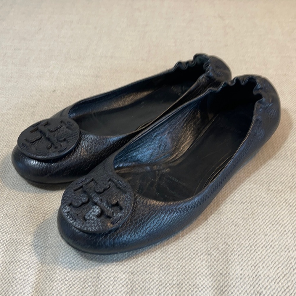 Womens black leather Tory Burch flats size 8.5